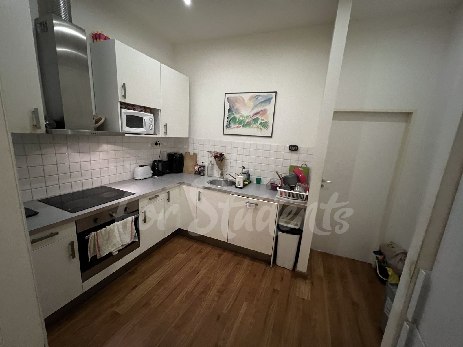 Three rooms in spacious four bedroom apartment in the city center available, Prague 