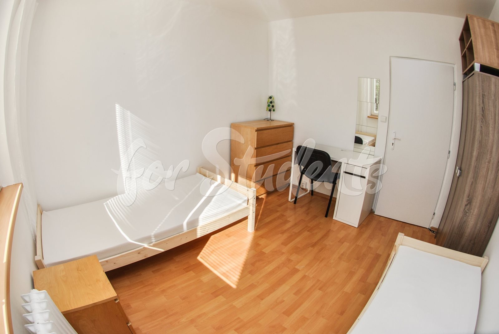 One bed available for female in a shared apartment on Uzbecká Street, Brno 