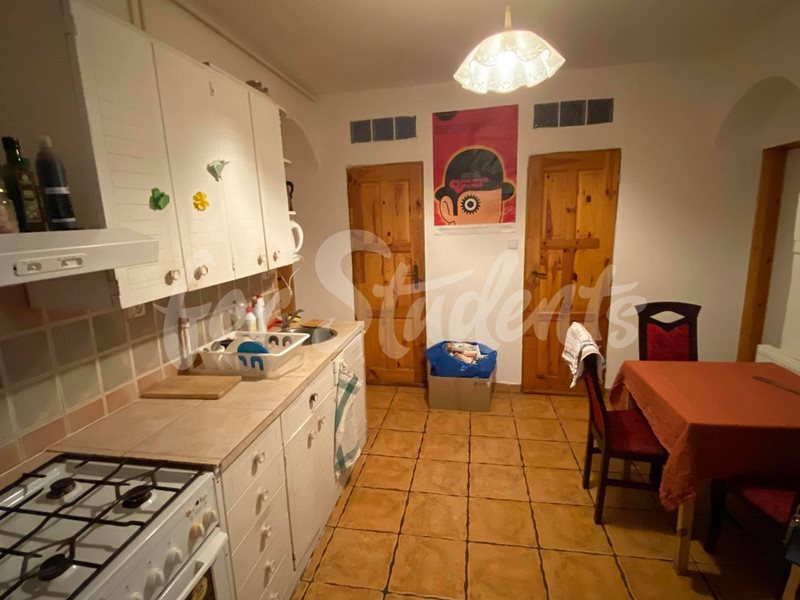 One room available in female three bedroom apartment, Prague (file 119038870_325275625377527_928351986772974276_n.jpg)