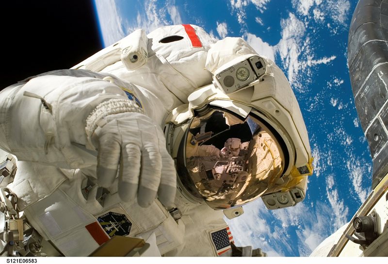 astronaut-11080_1920-(1).jpg