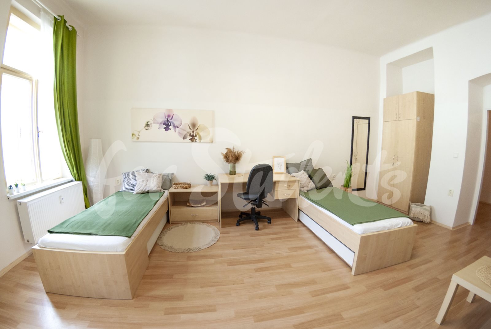 One bedroom available in three bedrooms apartment on Dominikánské náměstí, Brno 