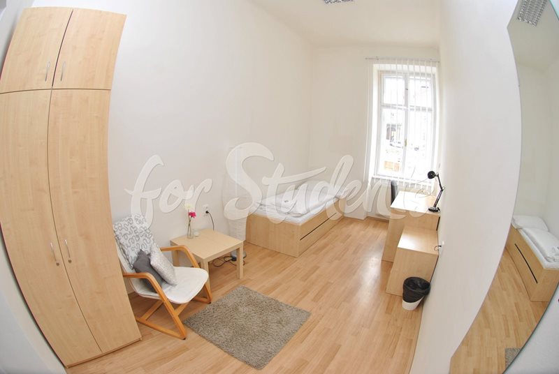 Double room in a shared apartment in the Brno city centre (file pokoj.jpg)