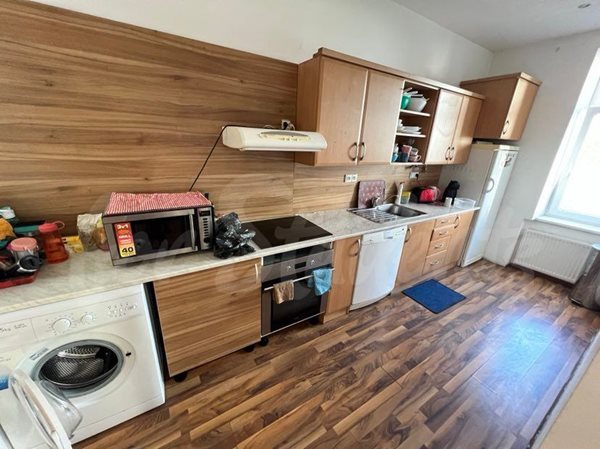 One bedroom available in female three bedroom apartment, Hradec Králové - R9/23
