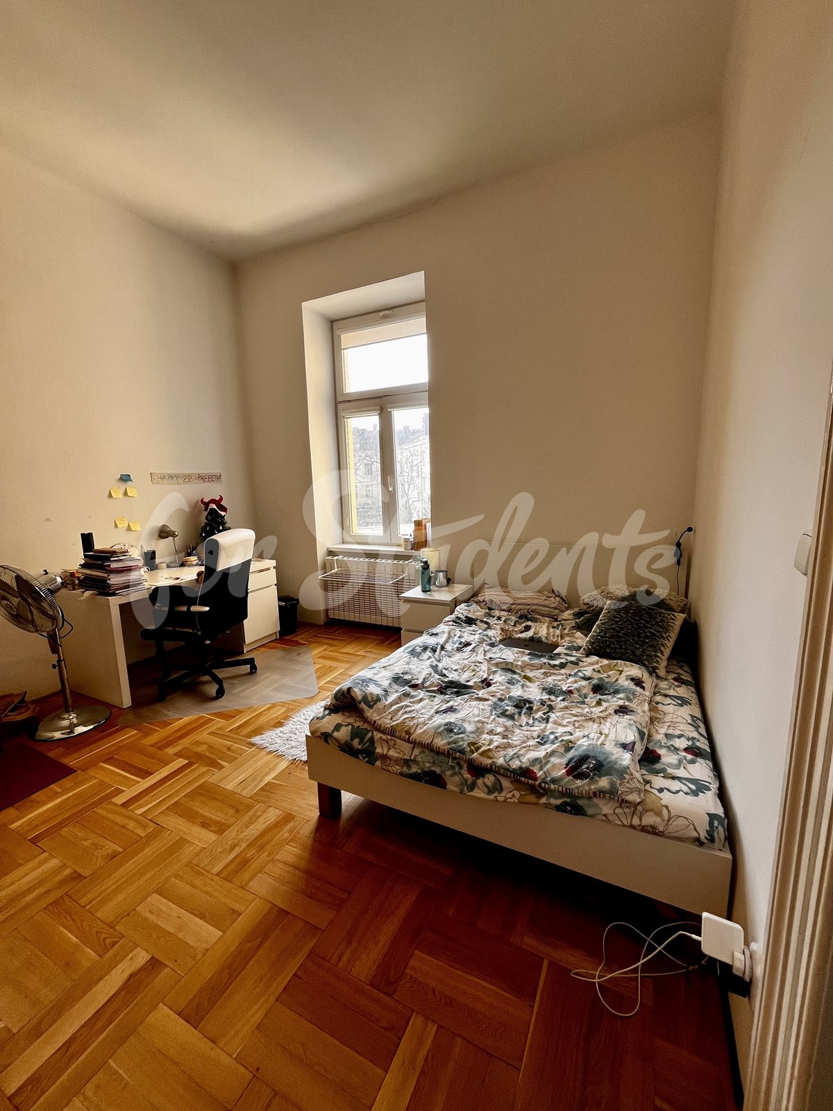One bedroom available in female 3bedroom apartment in a student's house in the center of town, Hradec Králové