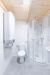 Newly bright reconstructed studio apartment in city centre, Hradec Králové - OFFICE-06-koupelna-b