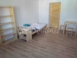 Three rooms available in a three bedroom apartment, Brno - pokoj_3_2-(1)