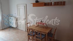 One room available in a four bedroom shared apartment on Buzulucká street, Hradec Králové - kuchyn-b