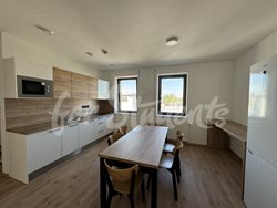 Four brand new room in a four bedroom female apartment in a student's house, Hradec Králové - 652