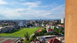 One room available in a three bedroom apartment, Hradec Králové - pohled-balkon