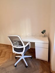 One bedroom available in two bedroom apartment in Budečská street, Prague - pokoj-do-ulice-3