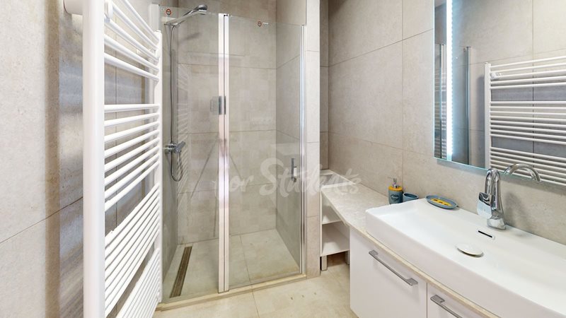 Newly reconstructed three bedroom apartment near city center, Hradec Králové (file Tomio-Bathroom-2.jpg)