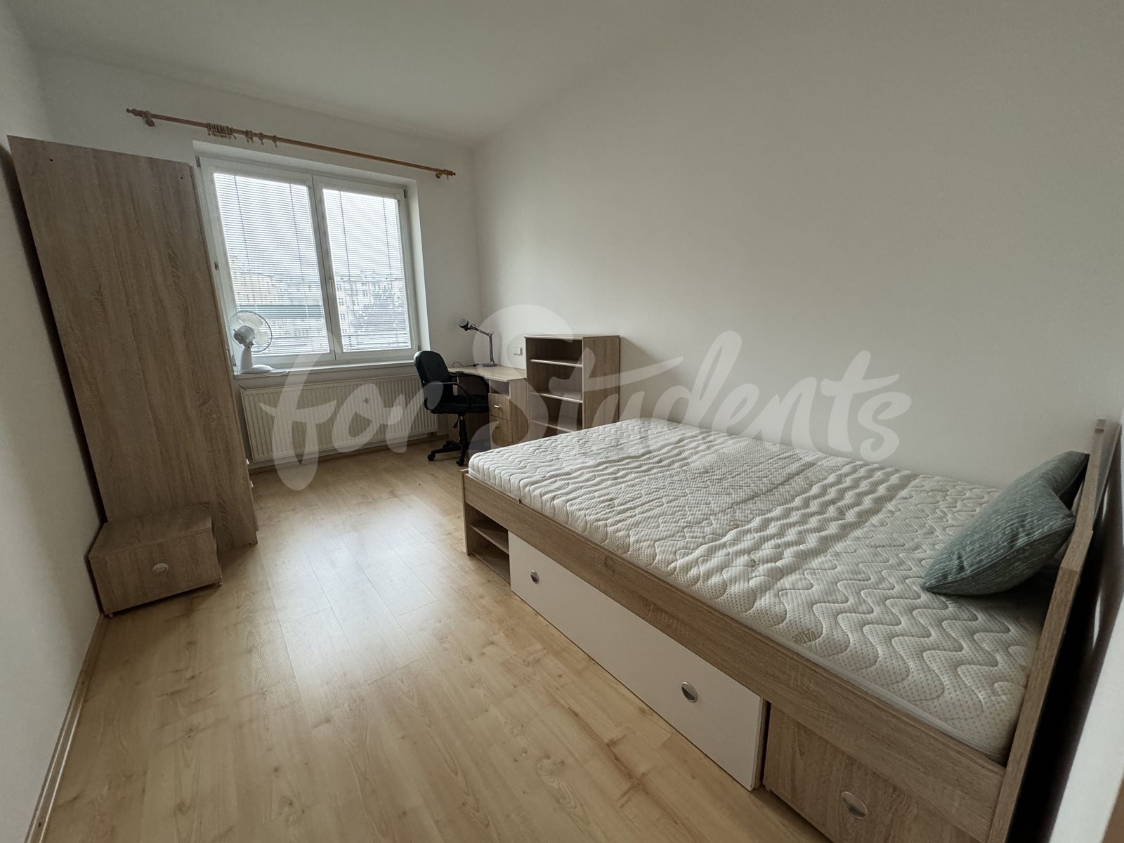 Room in female two bedroom apartment in New Town, Hradec Králové