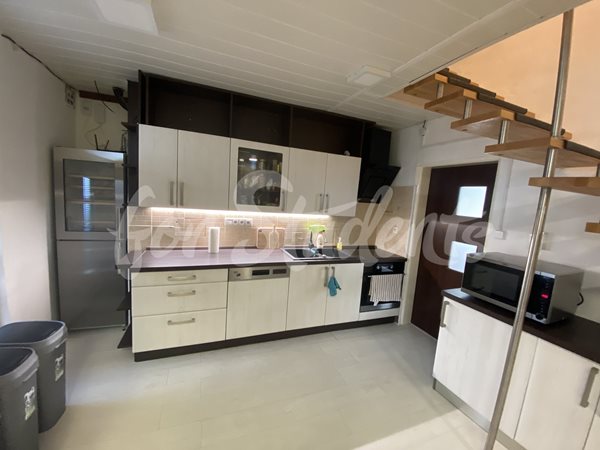 Two rooms available in four bedroom apartment near the city center, Hradec Králové - R1/23