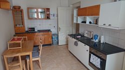 One room available in a four bedroom shared apartment on Buzulucká street, Hradec Králové - kuchyn-a