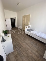Spacious three bedroom apartment with a balcony in the city centre, Hradec Králové - IMG_6954