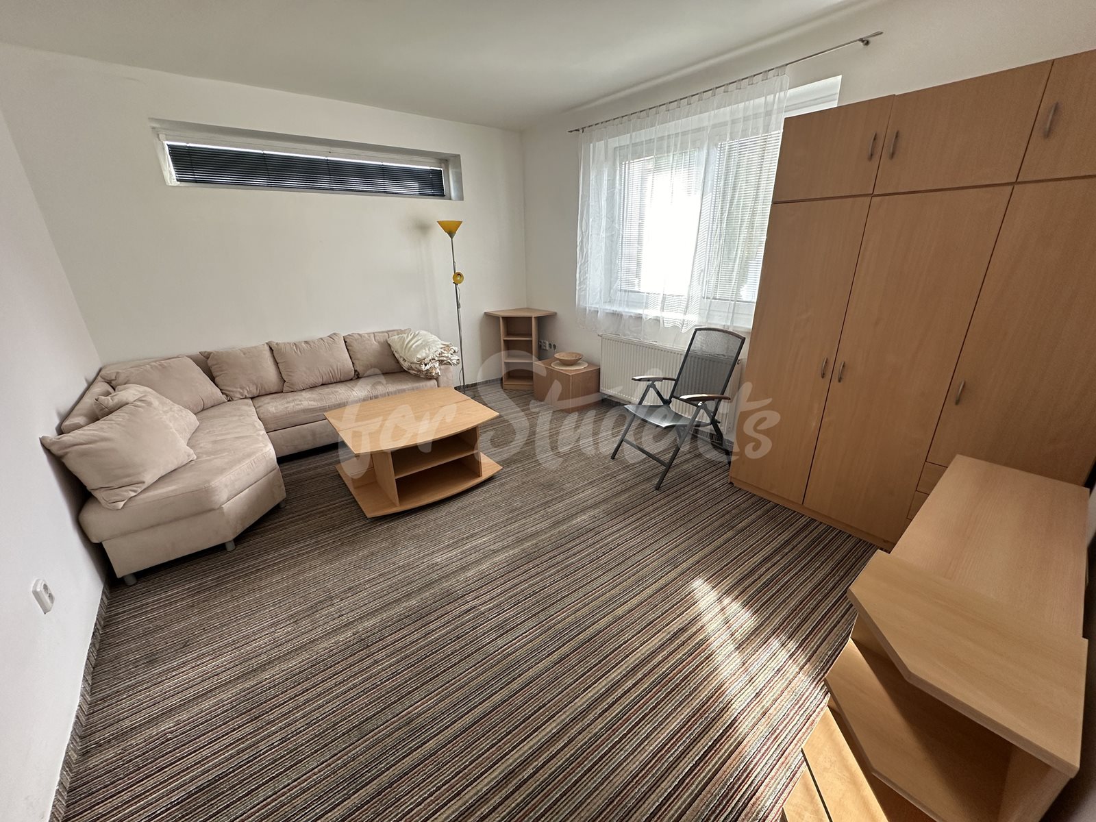Two rooms available in three bedroom apartment in a villa, Hradec Králové