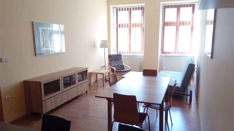 Spacious one bedroom apartment in the Old Town, Hradec Králové (file 2017-11-listopad-(1).jpg)