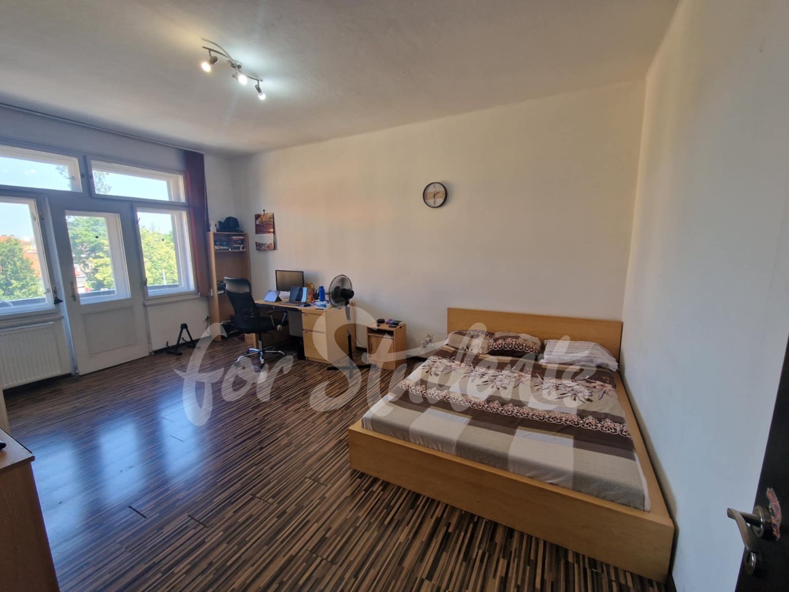 One bedroom available in a male three bedroom apartment in Divišova street, Hradec Králové