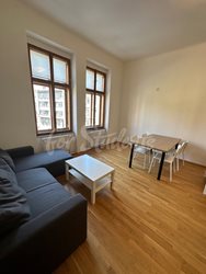 One room in three bedroom available in male 3bedroom apartment in a student's house in the center of town, Hradec Králové - IMG_5146
