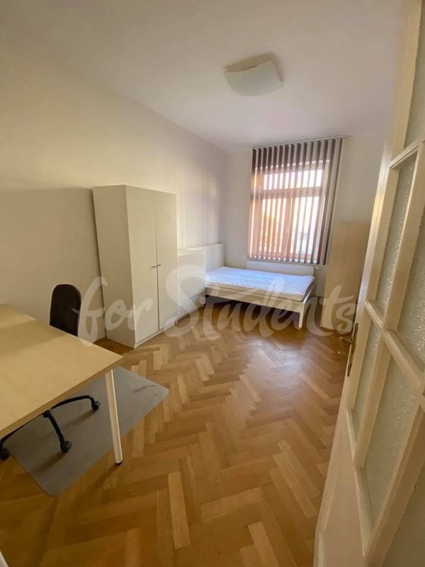 One room available in female three bedroom apartment in popular student's residency, Hradec Králové (file 241985298_411848920461103_982037705713638475_n.jpg)