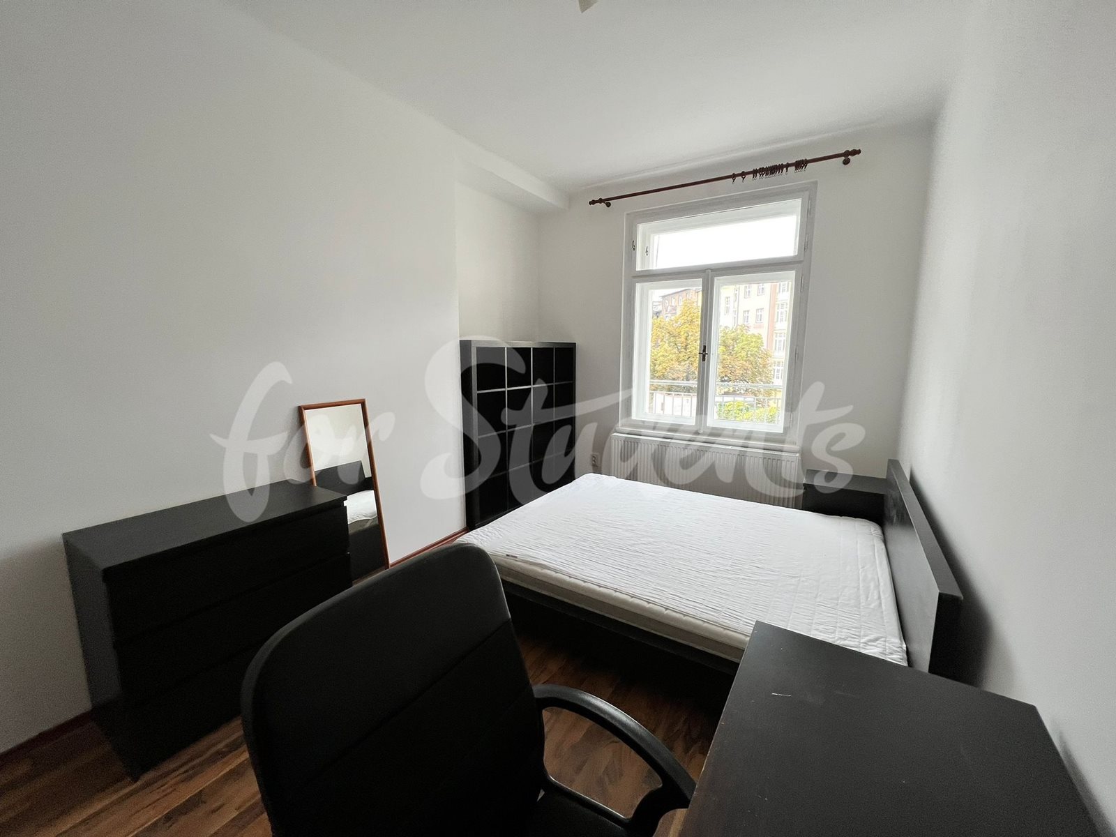 One bedroom available in a male newly reconstructed three bedroom apartment in Divišova Street, Hradec Králové 