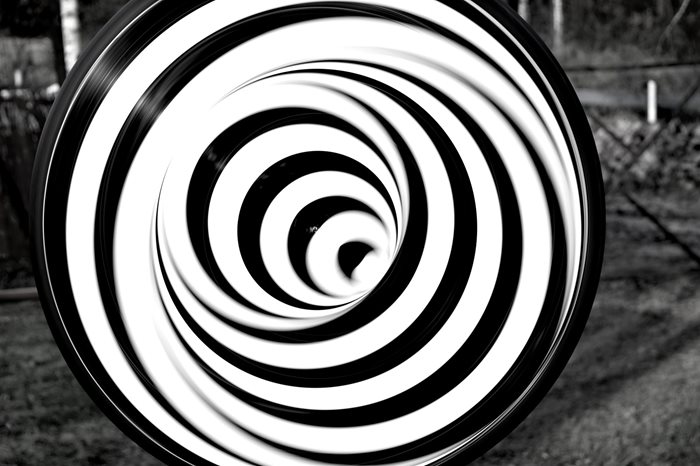 illusion-illusion-farm-spinning-lines-77822-(1).jpg