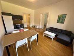 One room in three bedroom available in male 3bedroom apartment in a student's house in the center of town, Hradec Králové - IMG_5147