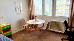 One room available in a three bedroom apartment, Hradec Králové - 20230527_153019