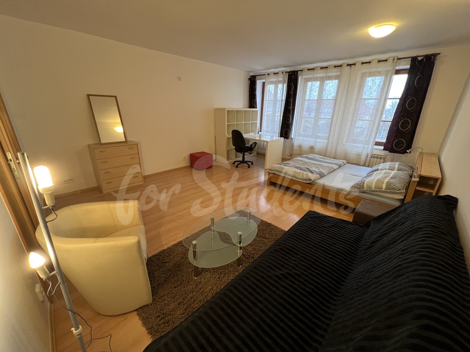 Spacious one bedroom apartment in the Old Town, Hradec Králové