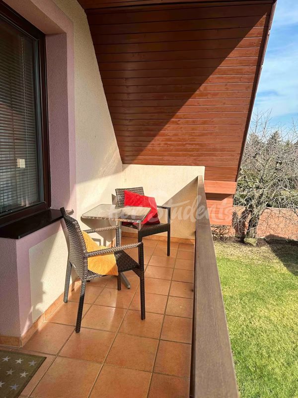 Spacious two bedroom apartment in a family house, Prague (file 3a5f77df-aa91-4d81-9fe1-582b9a40dfb2.jpg)