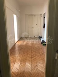 One room available in two bedroom male apartment in Budečská street, Prague - chodba