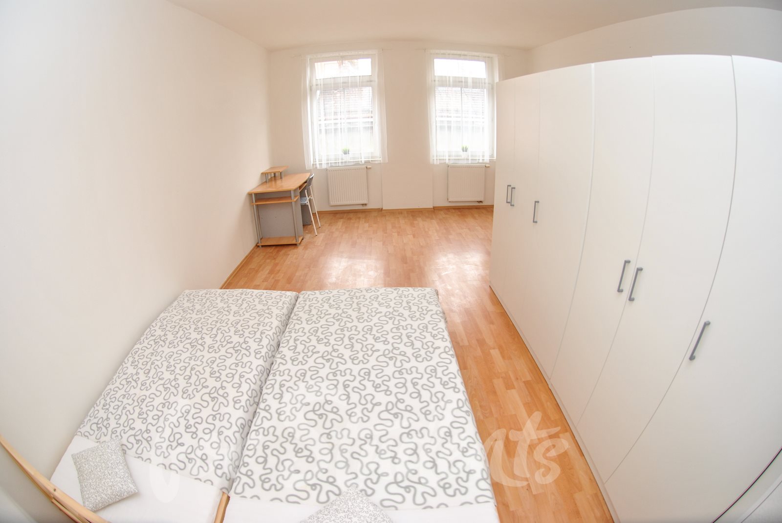 Place in partially walk through double room in a shared apartment, Brno 
