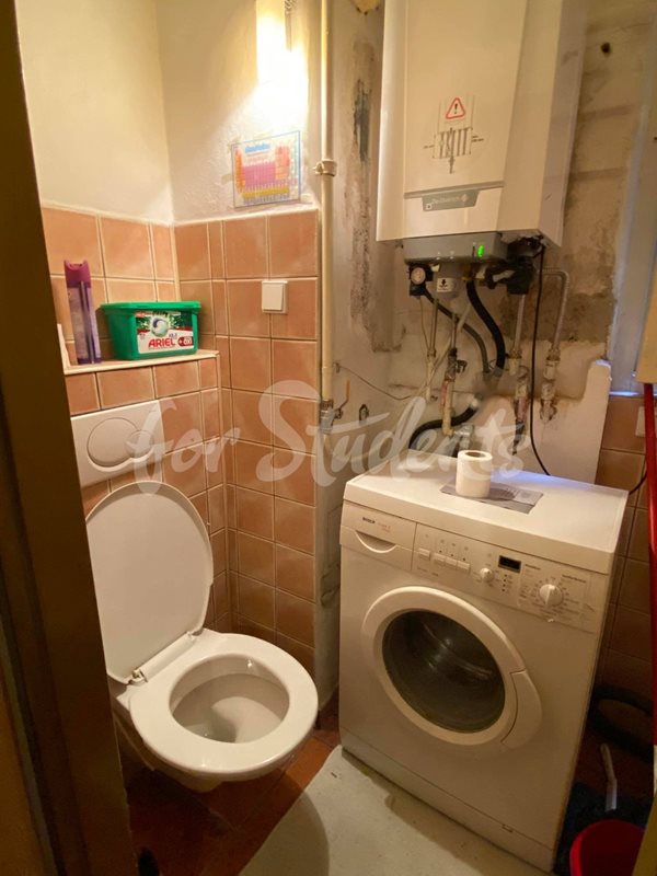One room available in female three bedroom apartment, Prague (file 119028298_2381255072169101_2050079343377870411_n.jpg)