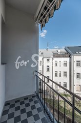 One bedroom available in female newly reconstructed three bedroom apartment, Hradec Králové - balkon