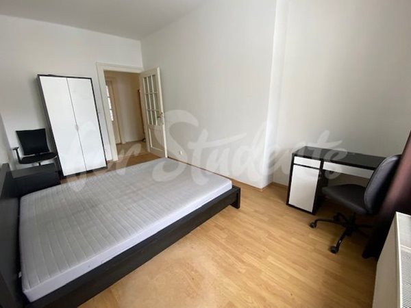 Spacious three bedroom apartment with balcony in student's residency, Hradec Králové - 35/25