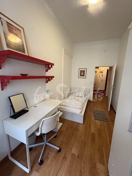 Four rooms in a spacious four bedroom apartment in the city center, Prague  - RP5/25