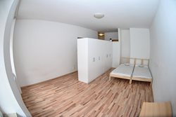 Place in partially walk through double room for girl in a shared apartment, Brno Discount for summer  - pruchozi_pokoj