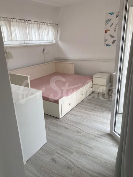 Two bedrooms available in newly reconsted two bedroom attic apartment on Na Jezerce, Prague - RP9/23