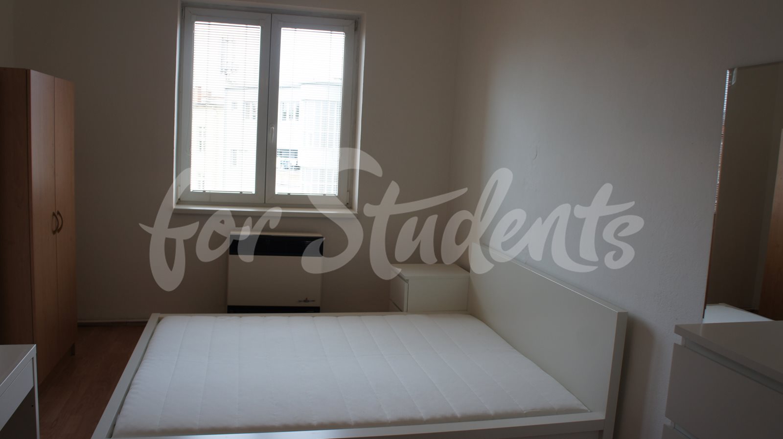 One/two bedroom apartment in popular student residency in old town, Hradec Králové