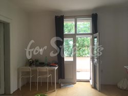 One room available in spacious two bedroom apartment with a terrace, Prague - living-room-2