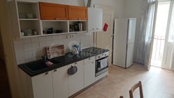 One room available in a four bedroom shared apartment on Buzulucká street, Hradec Králové - kuchyn-c