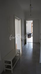 One bedroom available in female 3bedroom apartment in a student's house in the center of town, Hradec Králové - DSC02512