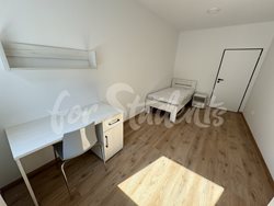 Three beds in shared brand new rooms available in a student's house, Hradec Králové - 651