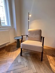 One bedroom available in two bedroom apartment in Budečská street, Prague - pokoj-do-ulice