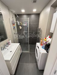 One big bedroom in a modern three bedroom apartment in New Town, Hradec Králové - koupelna