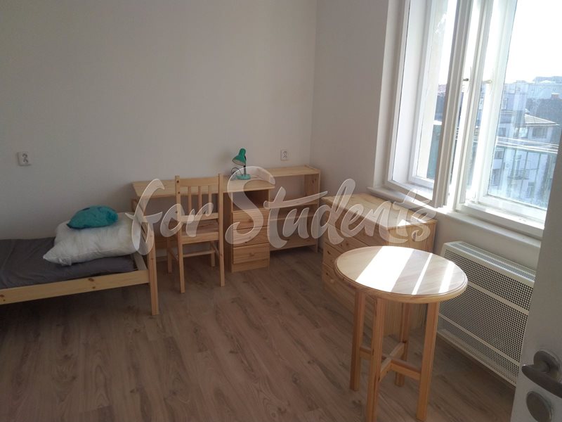 Three rooms available in a three bedroom apartment, Brno (file pokoj_1_1-(1).jpg)
