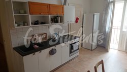 One spacious bedroom available in four bedroom female apartment in Buzulucká street, Hradec Králové - kuchyn-c