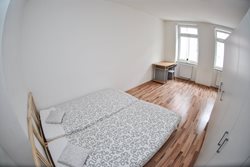 Place in partially walk through double room for girl in a shared apartment, Brno Discount for summer  - pruchozi_pokoj_2