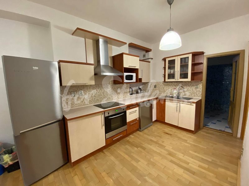 One room available in a female three bedroom apartment in Kotěrova street, Hradec Králové (file 120569213_954305261732027_4978935232808322205_n.jpg)