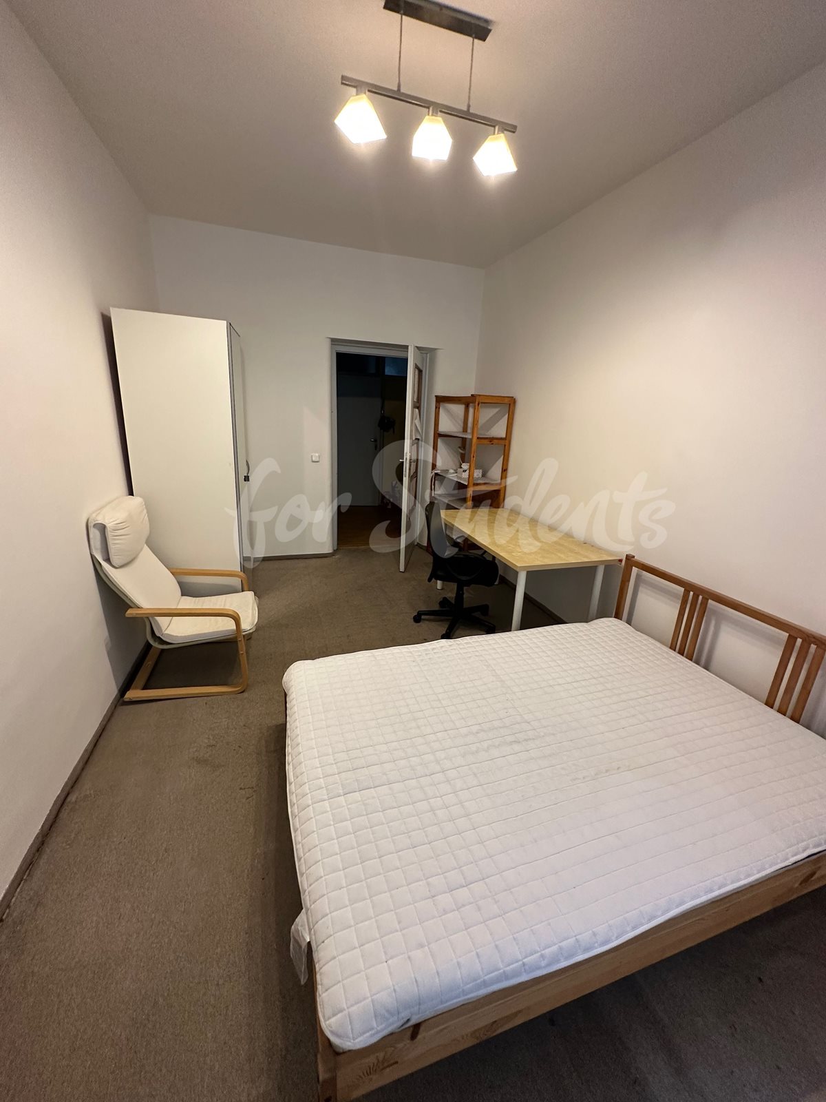 One room available for male students in four bedroom apartment in Old Town, Hradec Králové